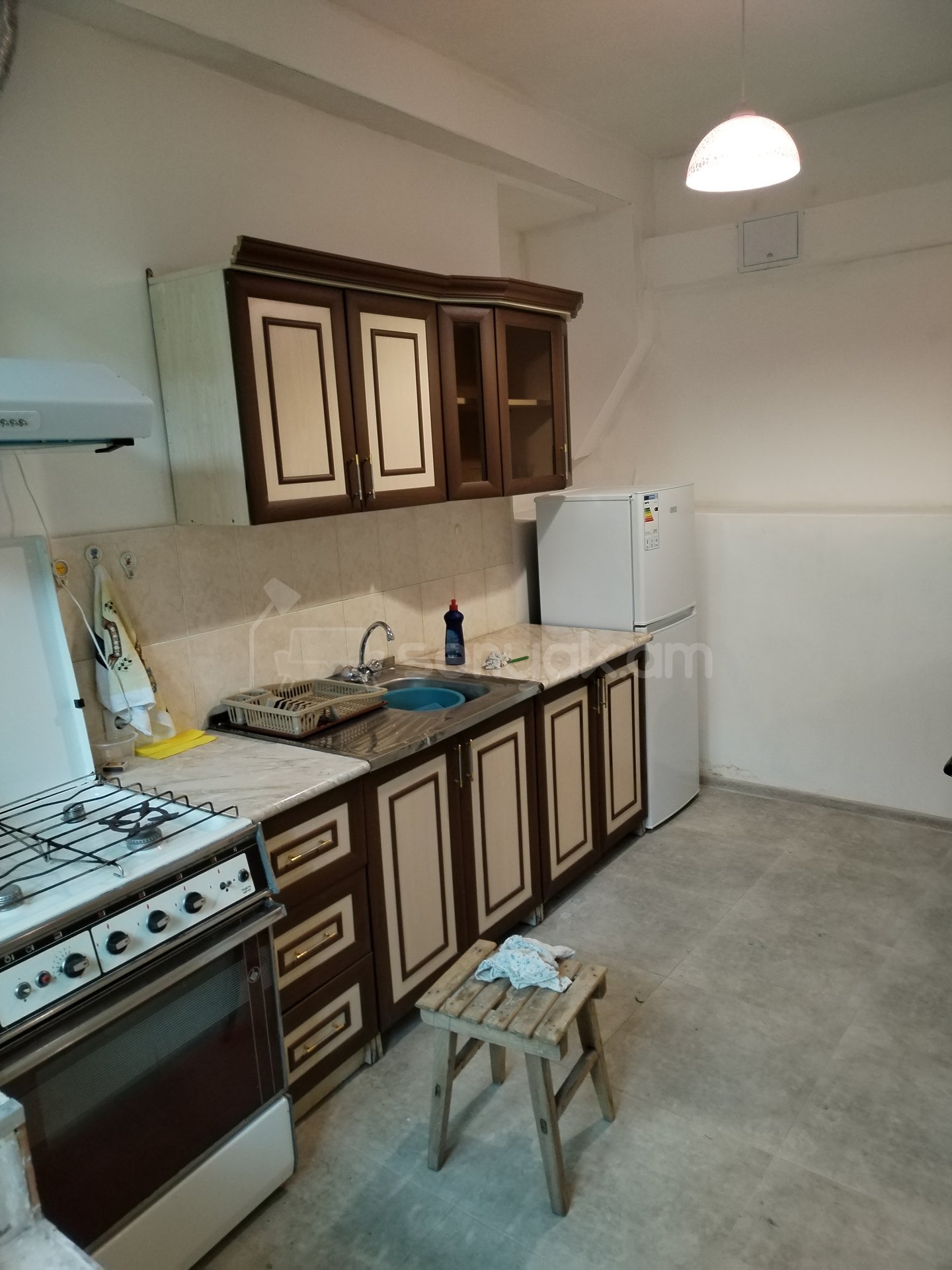 4 Սենյականոց Բնակարան Քարե Շենքում, 100քմ, 1/4 հարկ, Կապիտալ Վերանորոգված, Մասամբ Կահավորված