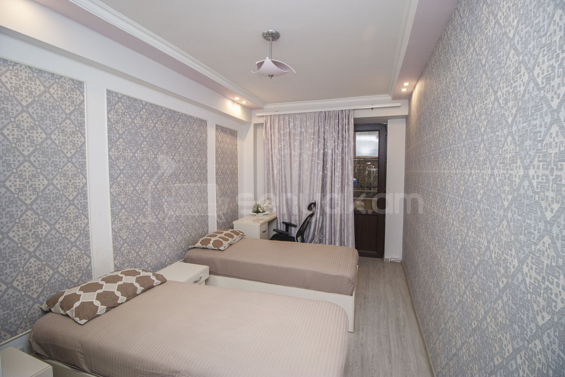 4 Սենյականոց Բնակարան, 90քմ, 2/9 հարկ, Կապիտալ Վերանորոգված