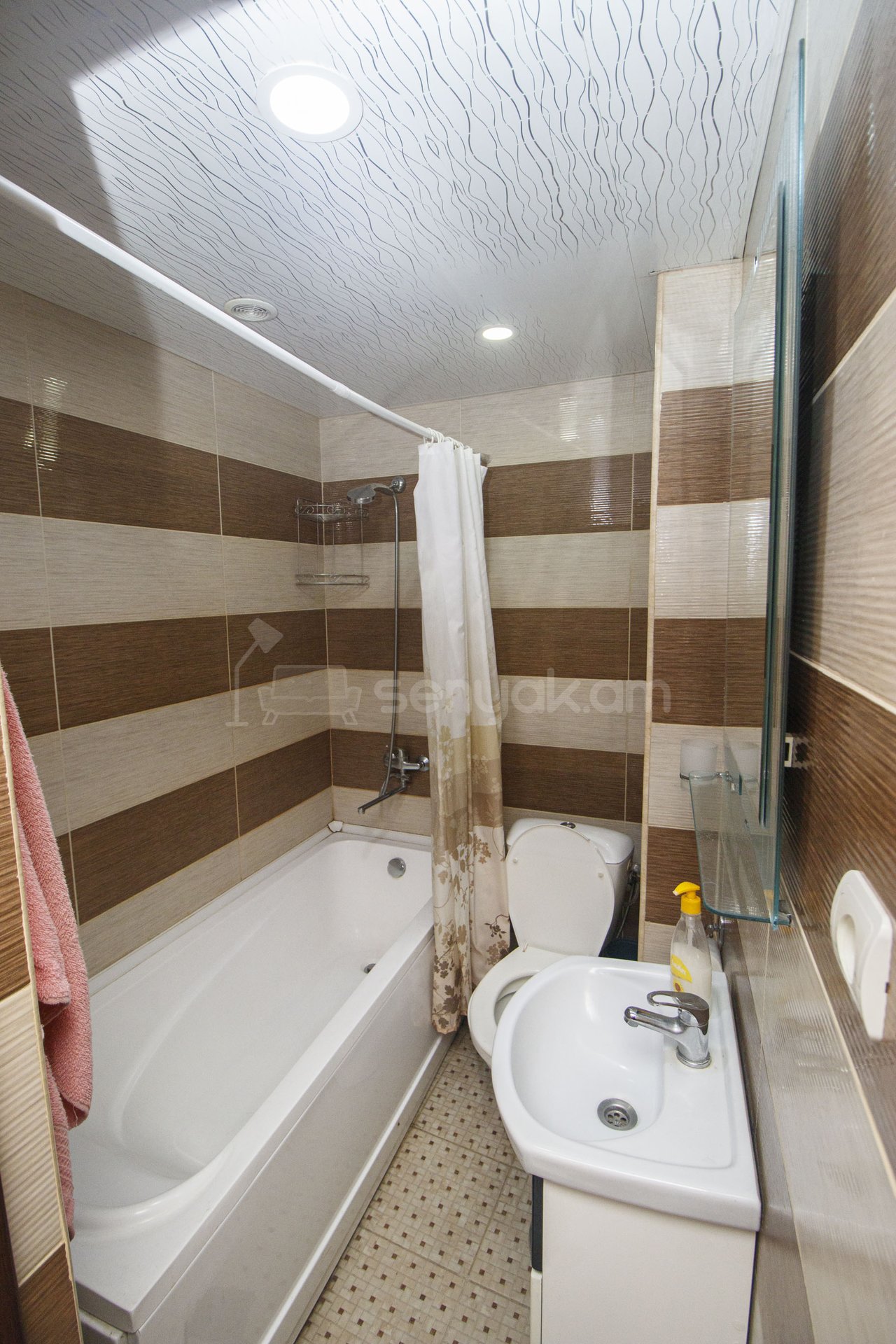 4 Սենյականոց Բնակարան, 90քմ, 2/9 հարկ, Կապիտալ Վերանորոգված