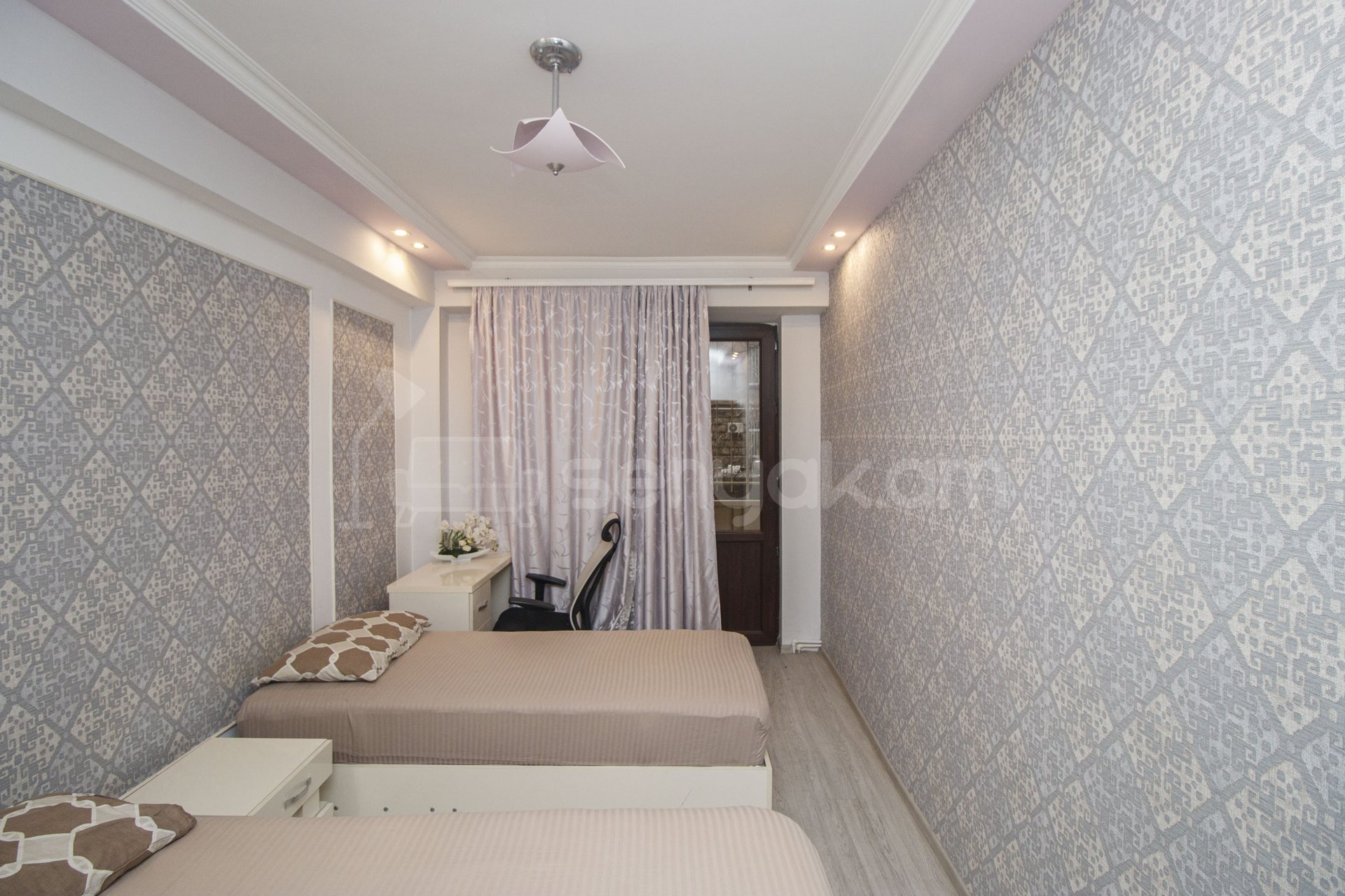 4 Սենյականոց Բնակարան, 90քմ, 2/9 հարկ, Կապիտալ Վերանորոգված