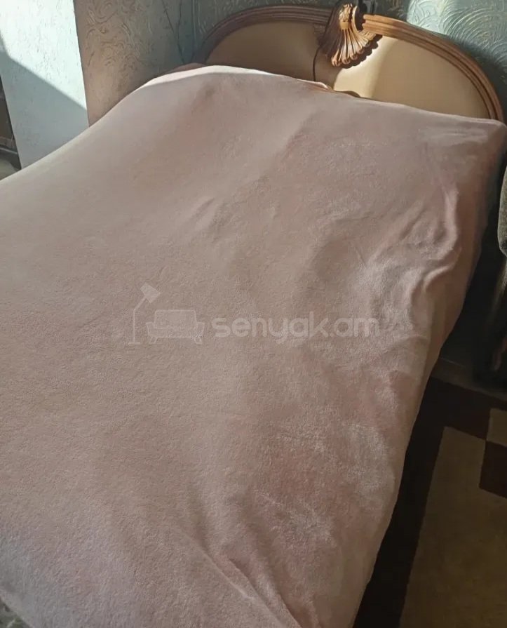 1 Սենյականոց Բնակարան Քարե Շենքում, 40քմ, 3/5 հարկ, Նորմալ Վիճակում, Կահավորված