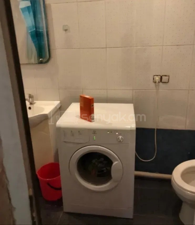 1 Սենյականոց Բնակարան Քարե Շենքում, 40քմ, 3/5 հարկ, Նորմալ Վիճակում, Կահավորված