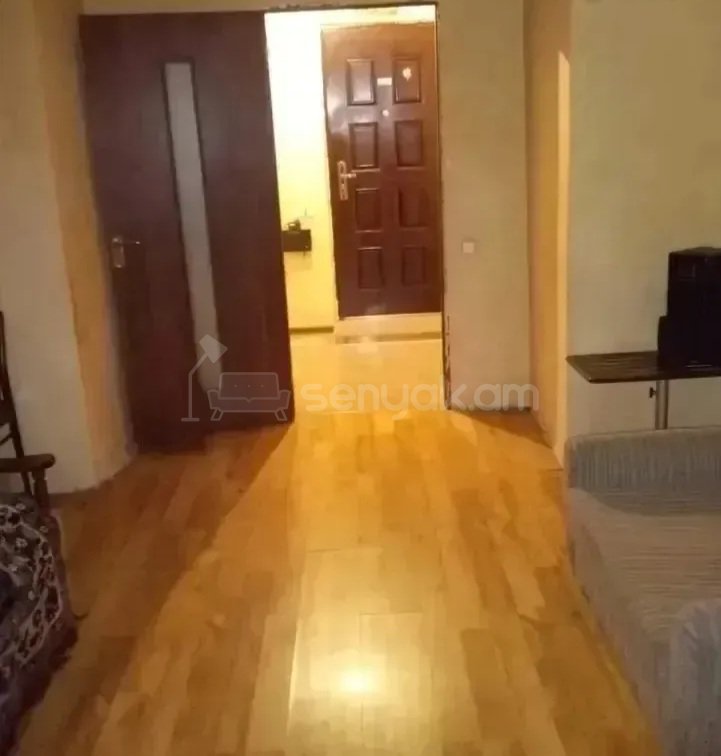 1 Սենյականոց Բնակարան Քարե Շենքում, 40քմ, 3/5 հարկ, Նորմալ Վիճակում, Կահավորված