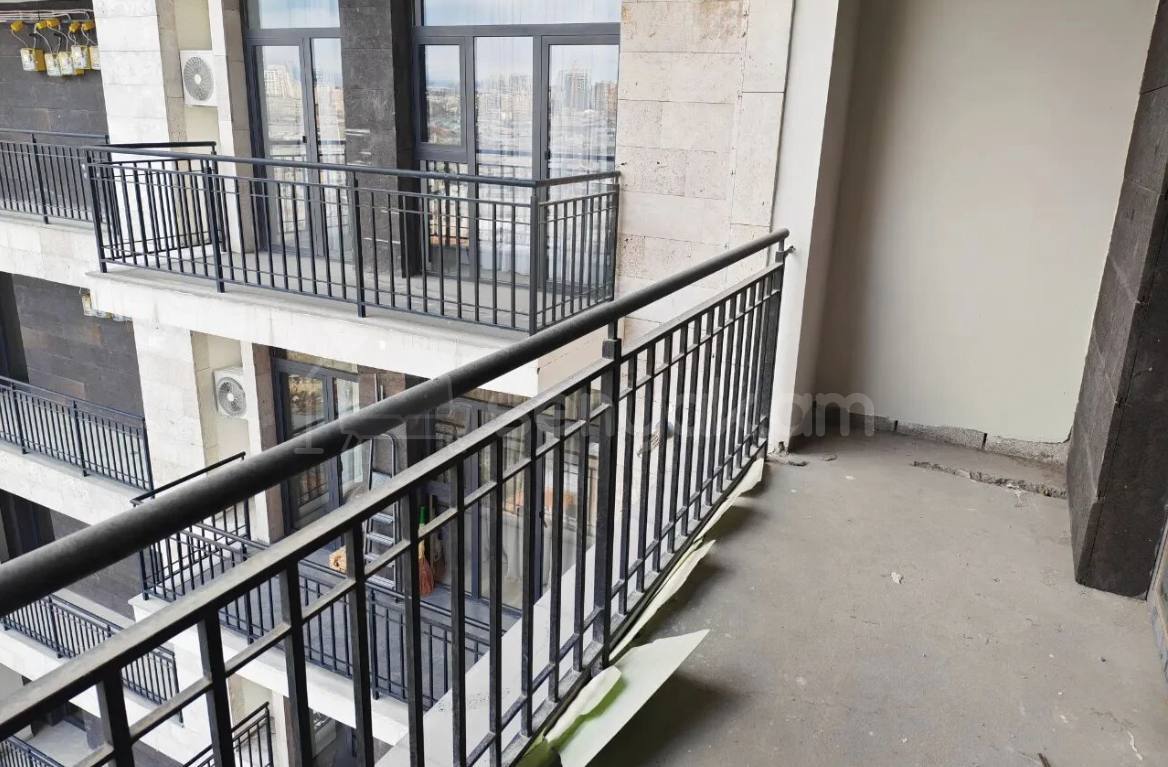 3 Սենյականոց Բնակարան, 109քմ, 13/18 հարկ, Զրոյական Վիճակում