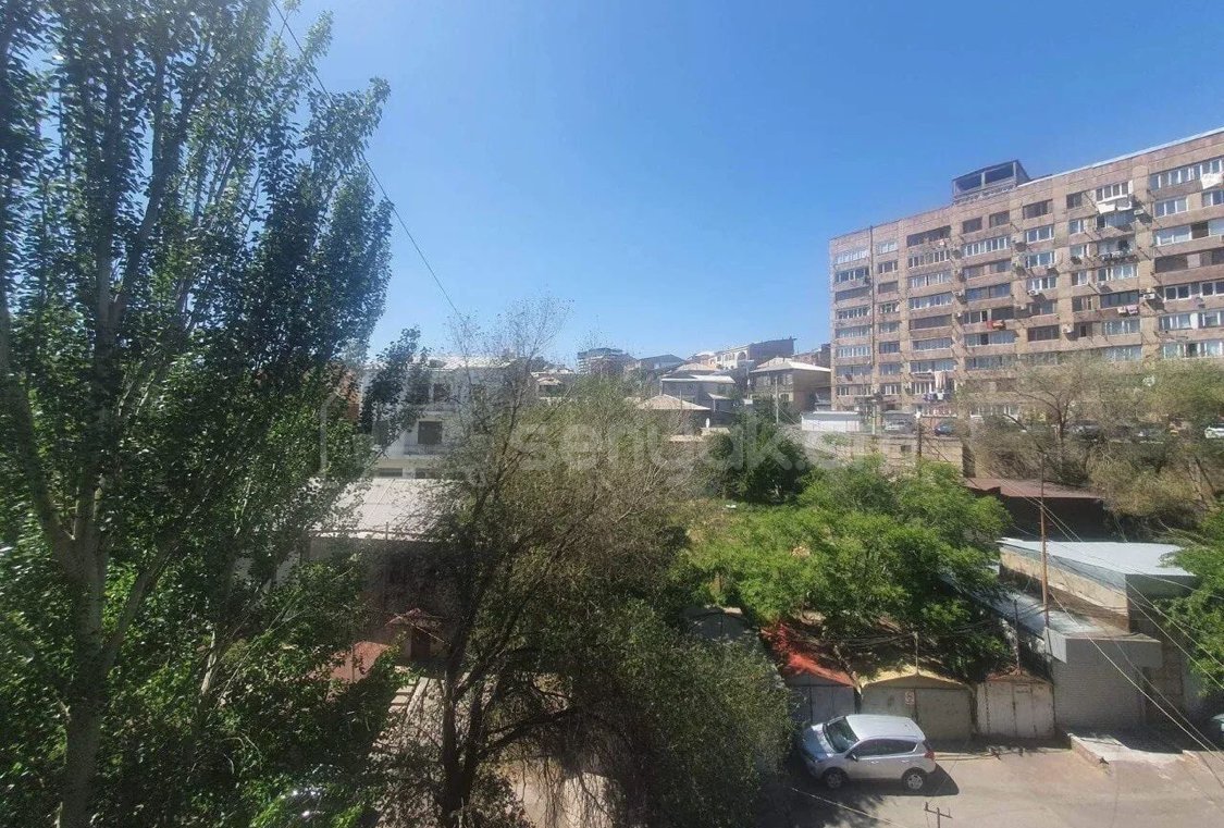 2 Սենյականոց Բնակարան Քարե Շենքում, 70քմ, 3/4 հարկ, Նորմալ Վիճակում, Կահավորված