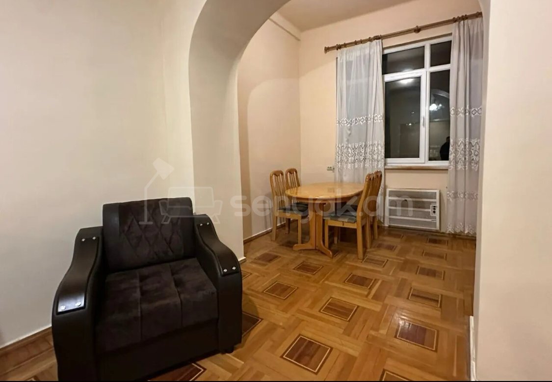 2 Սենյականոց Բնակարան Քարե Շենքում, 70քմ, 3/4 հարկ, Կապիտալ Վերանորոգված