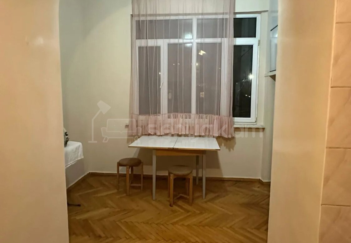 2 Սենյականոց Բնակարան Քարե Շենքում, 70քմ, 3/4 հարկ, Կապիտալ Վերանորոգված