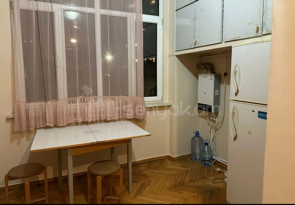 2 Սենյականոց Բնակարան Քարե Շենքում, 70քմ, 3/4 հարկ, Կապիտալ Վերանորոգված