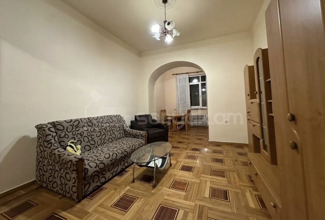 2 Սենյականոց Բնակարան Քարե Շենքում, 70քմ, 3/4 հարկ, Կապիտալ Վերանորոգված