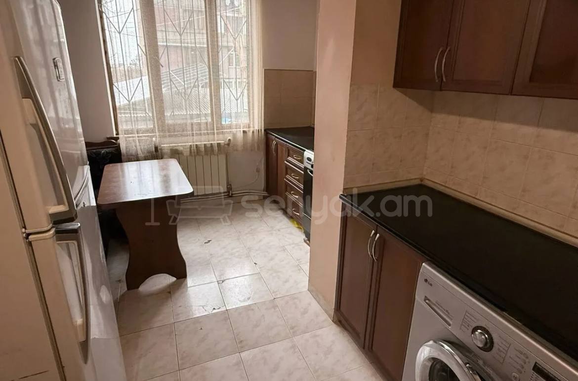 2 Սենյականոց Բնակարան Քարե Շենքում, 60քմ, 1/5 հարկ, Նորմալ Վիճակում, Կահավորված