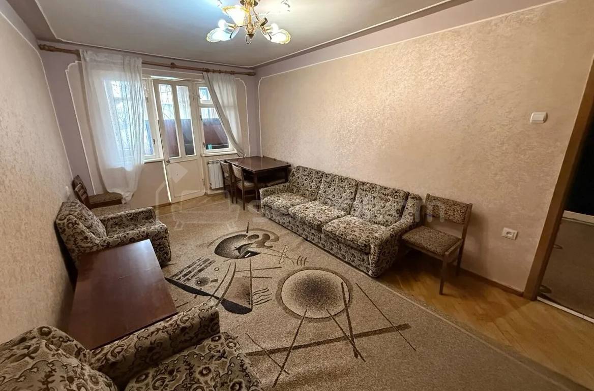 2 Սենյականոց Բնակարան Քարե Շենքում, 60քմ, 1/5 հարկ, Նորմալ Վիճակում, Կահավորված