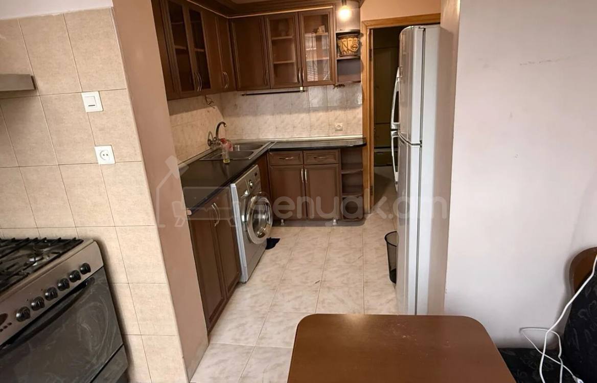 2 Սենյականոց Բնակարան Քարե Շենքում, 60քմ, 1/5 հարկ, Նորմալ Վիճակում, Կահավորված, Արևկող