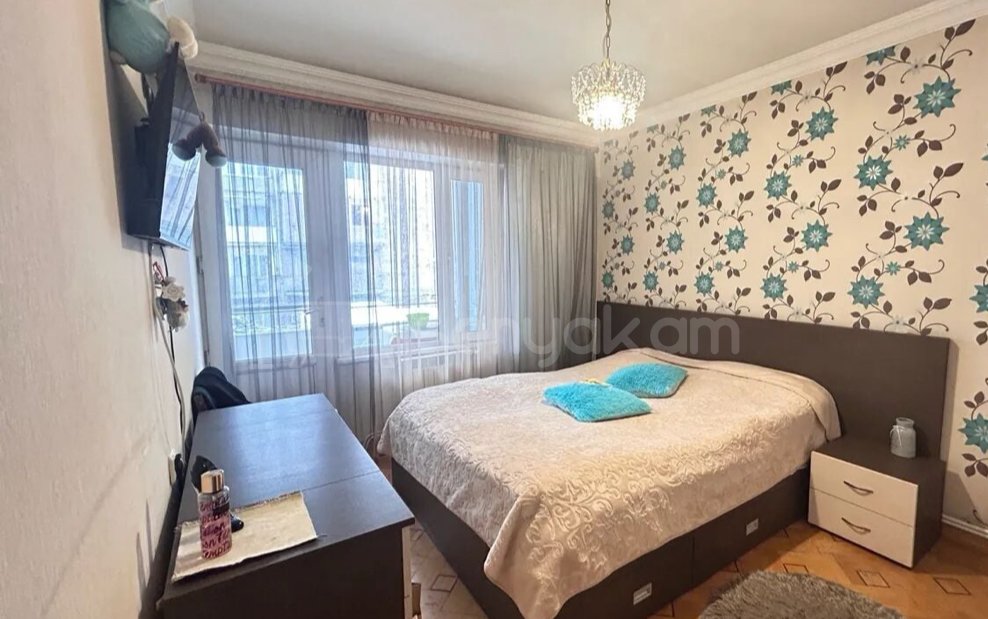 3 Սենյականոց Բնակարան Քարե Շենքում, 108քմ, 2/5 հարկ, Կապիտալ Վերանորոգված