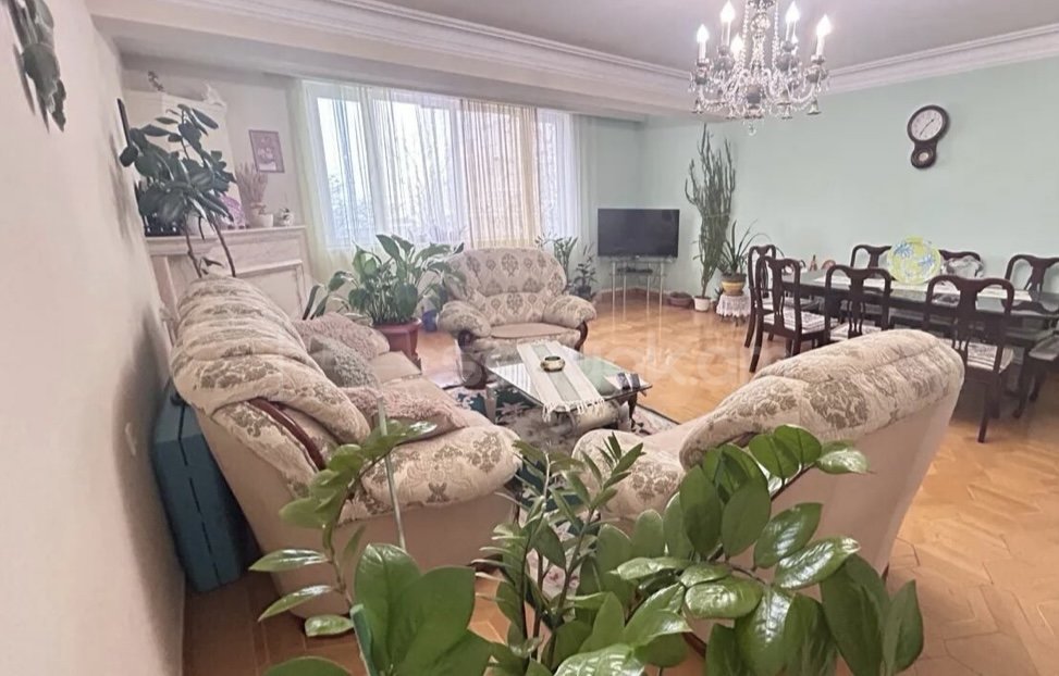 3 Սենյականոց Բնակարան Քարե Շենքում, 108քմ, 2/5 հարկ, Կապիտալ Վերանորոգված