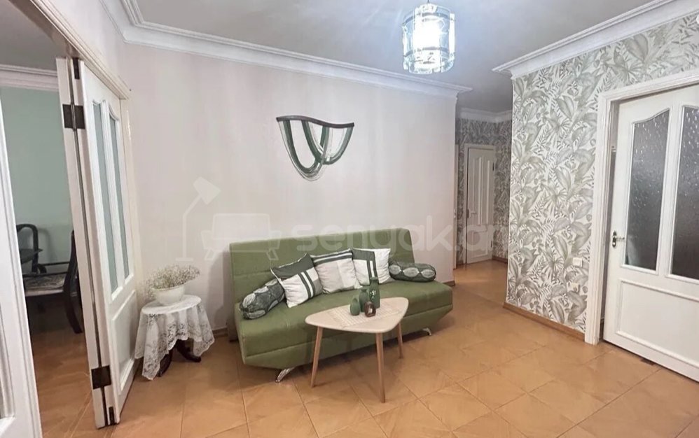 3 Սենյականոց Բնակարան Քարե Շենքում, 108քմ, 2/5 հարկ, Կապիտալ Վերանորոգված