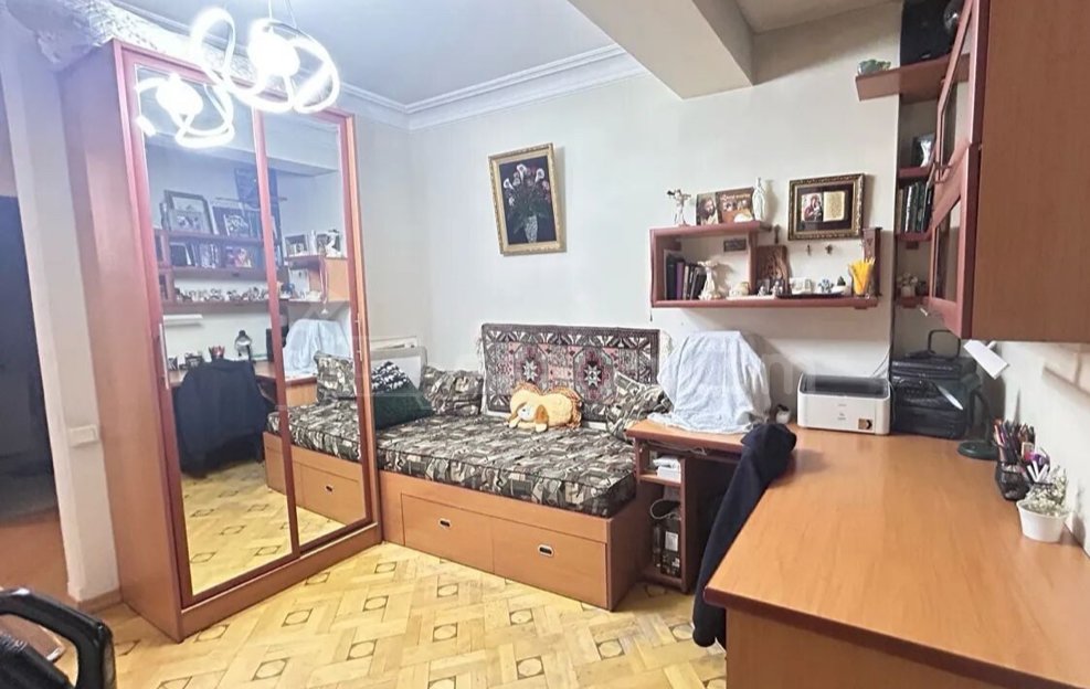 3 Սենյականոց Բնակարան Քարե Շենքում, 108քմ, 2/5 հարկ, Կապիտալ Վերանորոգված