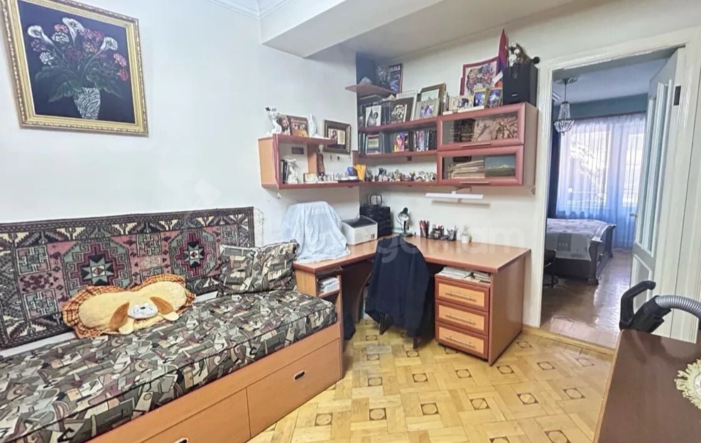 3 Սենյականոց Բնակարան Քարե Շենքում, 108քմ, 2/5 հարկ, Կապիտալ Վերանորոգված