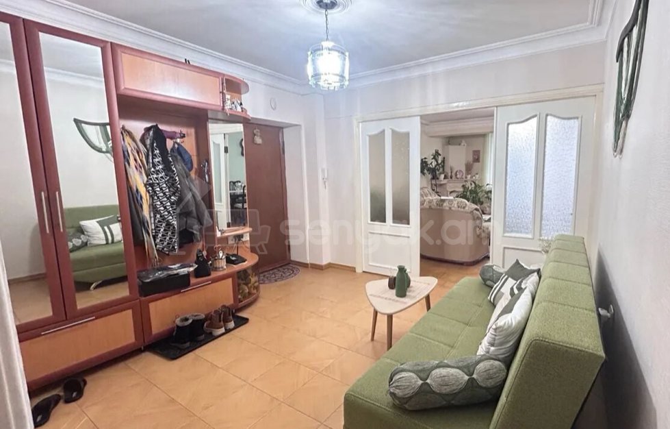 3 Սենյականոց Բնակարան Քարե Շենքում, 108քմ, 2/5 հարկ, Կապիտալ Վերանորոգված