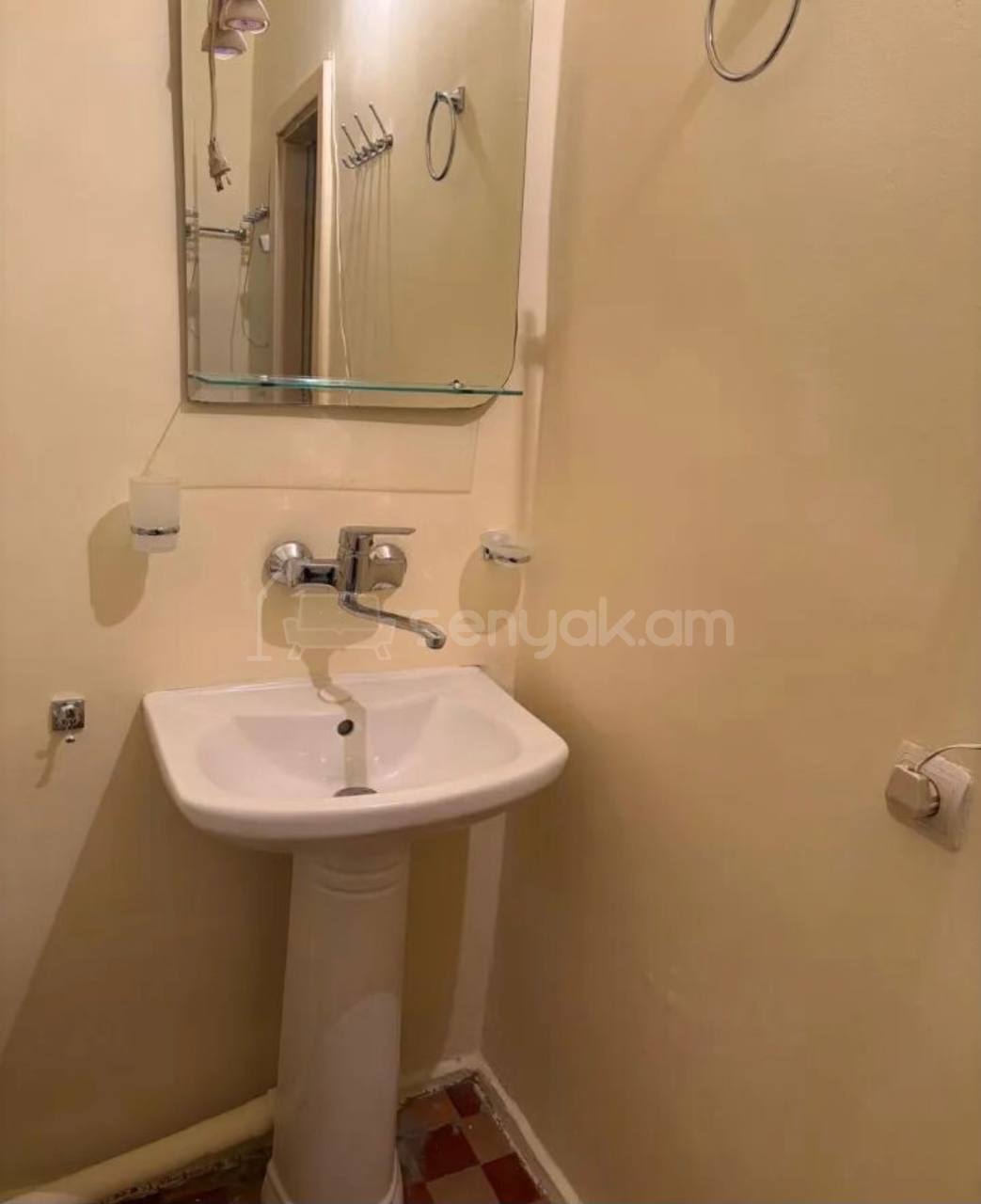 3 Սենյականոց Բնակարան Քարե Շենքում, 65քմ, 2/5 հարկ, Կոսմետիկ Վերանորոգված, Կահավորված