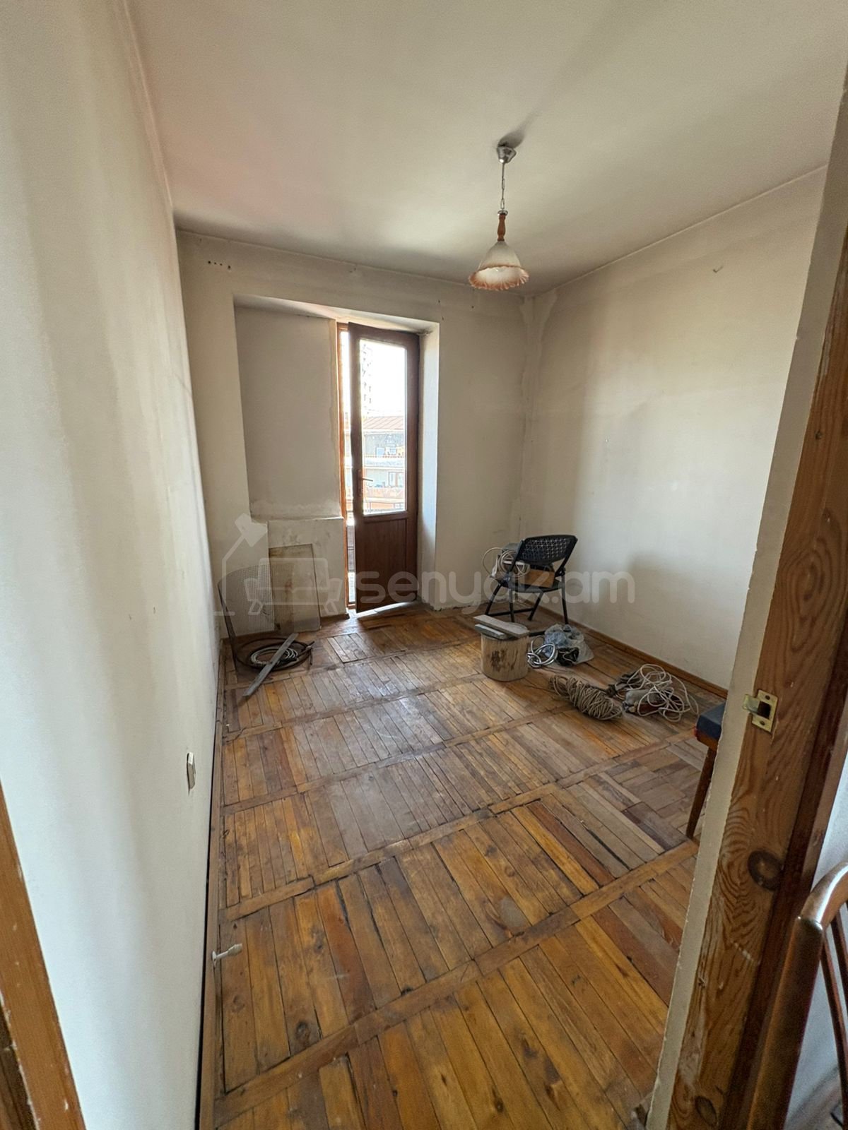 3 Սենյականոց Բնակարան Քարե Շենքում, 77քմ, 5/5 հարկ, Պետական Վիճակում