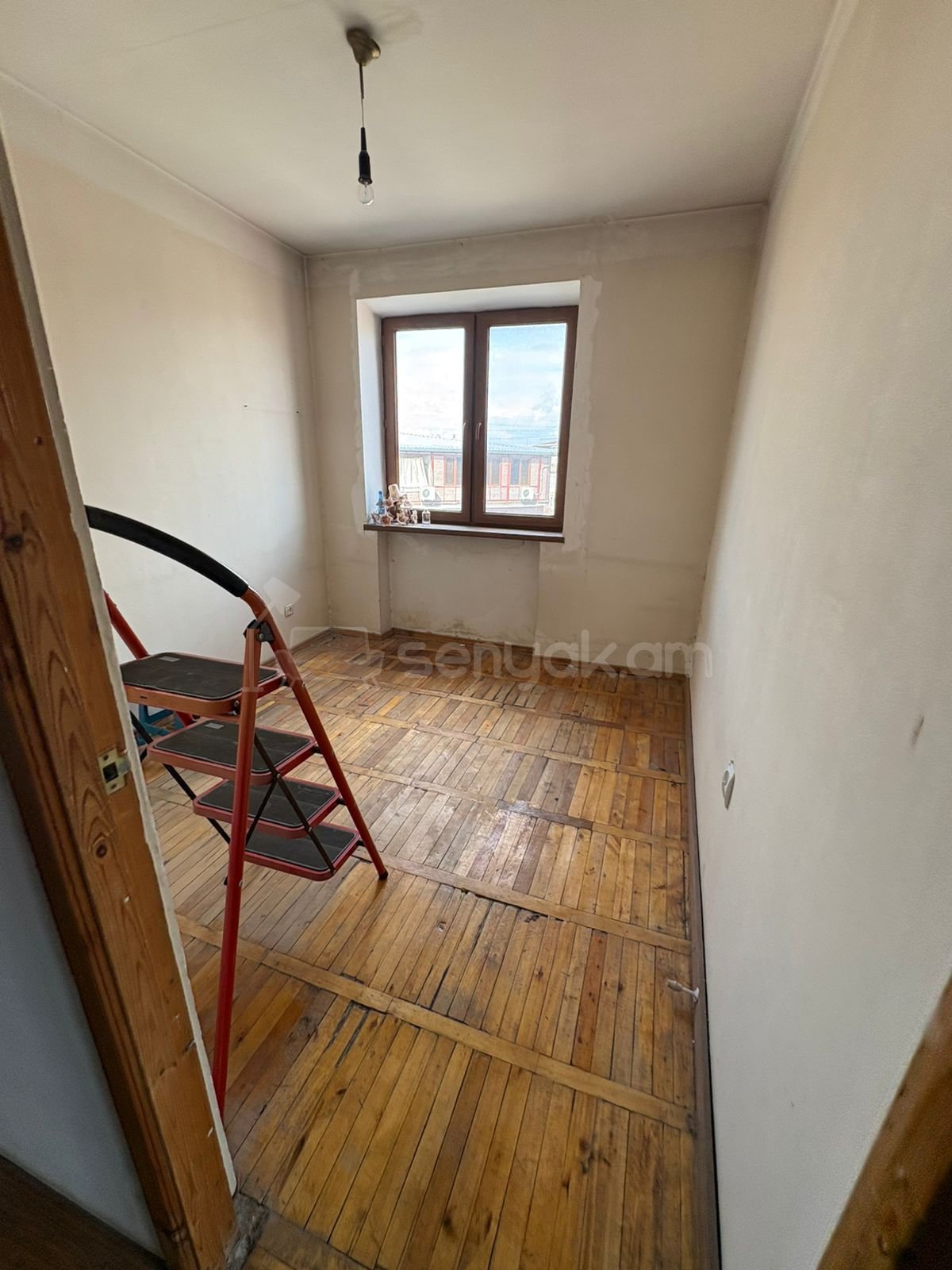 3 Սենյականոց Բնակարան Քարե Շենքում, 77քմ, 5/5 հարկ, Պետական Վիճակում