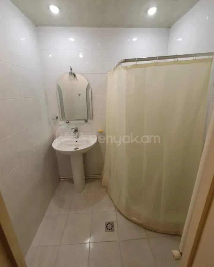 3 Սենյականոց Բնակարան, 80քմ, 1/9 հարկ, Նորմալ Վիճակում, Կահավորված