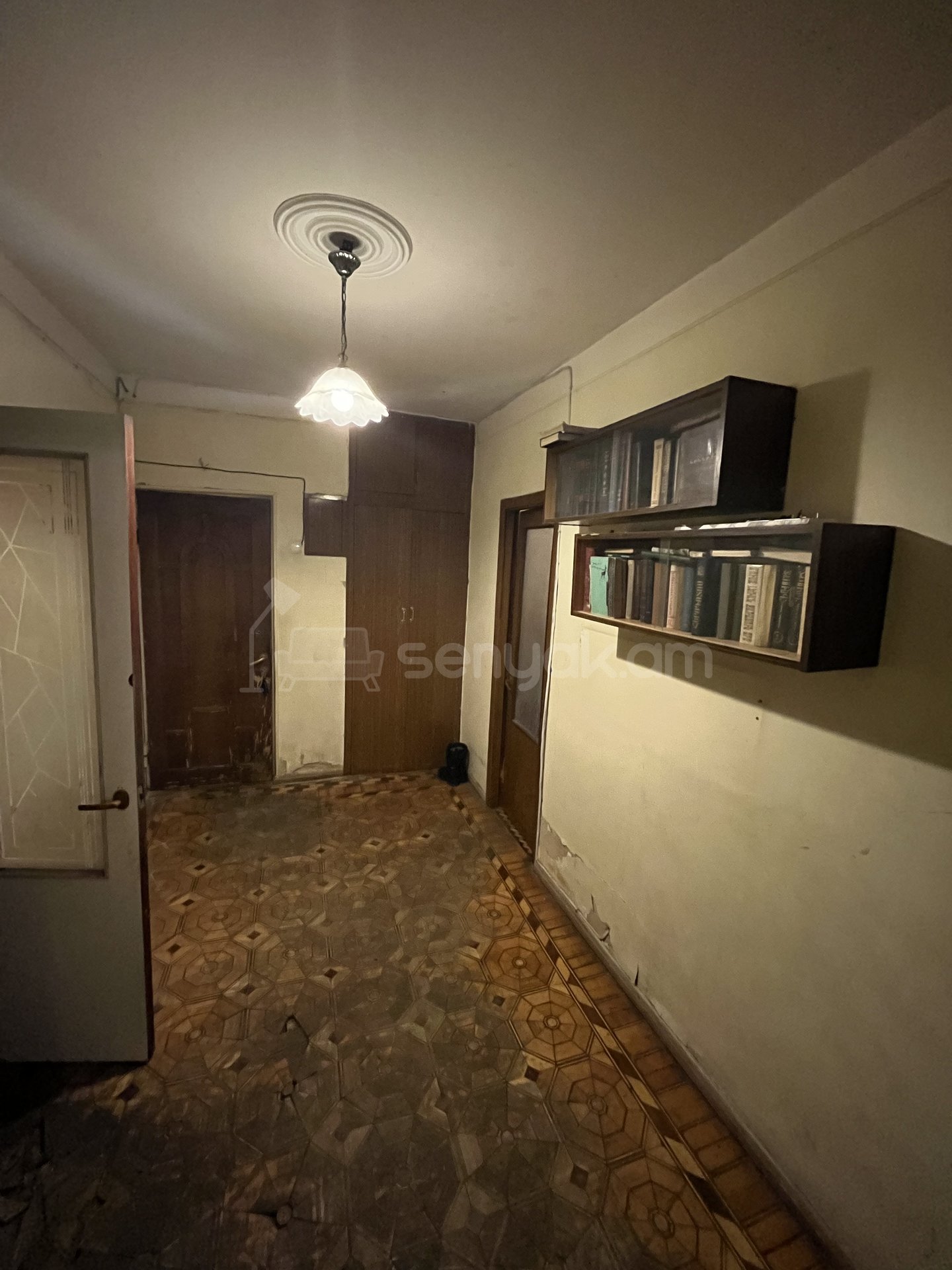 3 Սենյականոց Բնակարան, 98քմ, 1/12 հարկ, Պետական Վիճակում