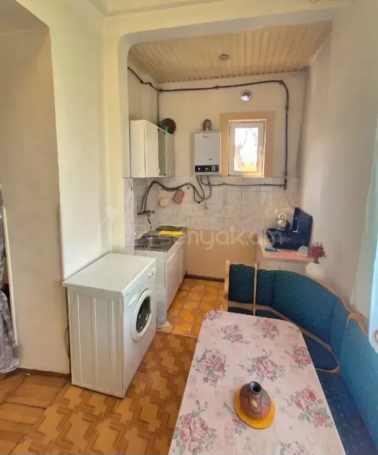 3 Սենյականոց Բնակարան Քարե Շենքում, 65քմ, 4/5 հարկ, Կոսմետիկ Վերանորոգված, Կահավորված