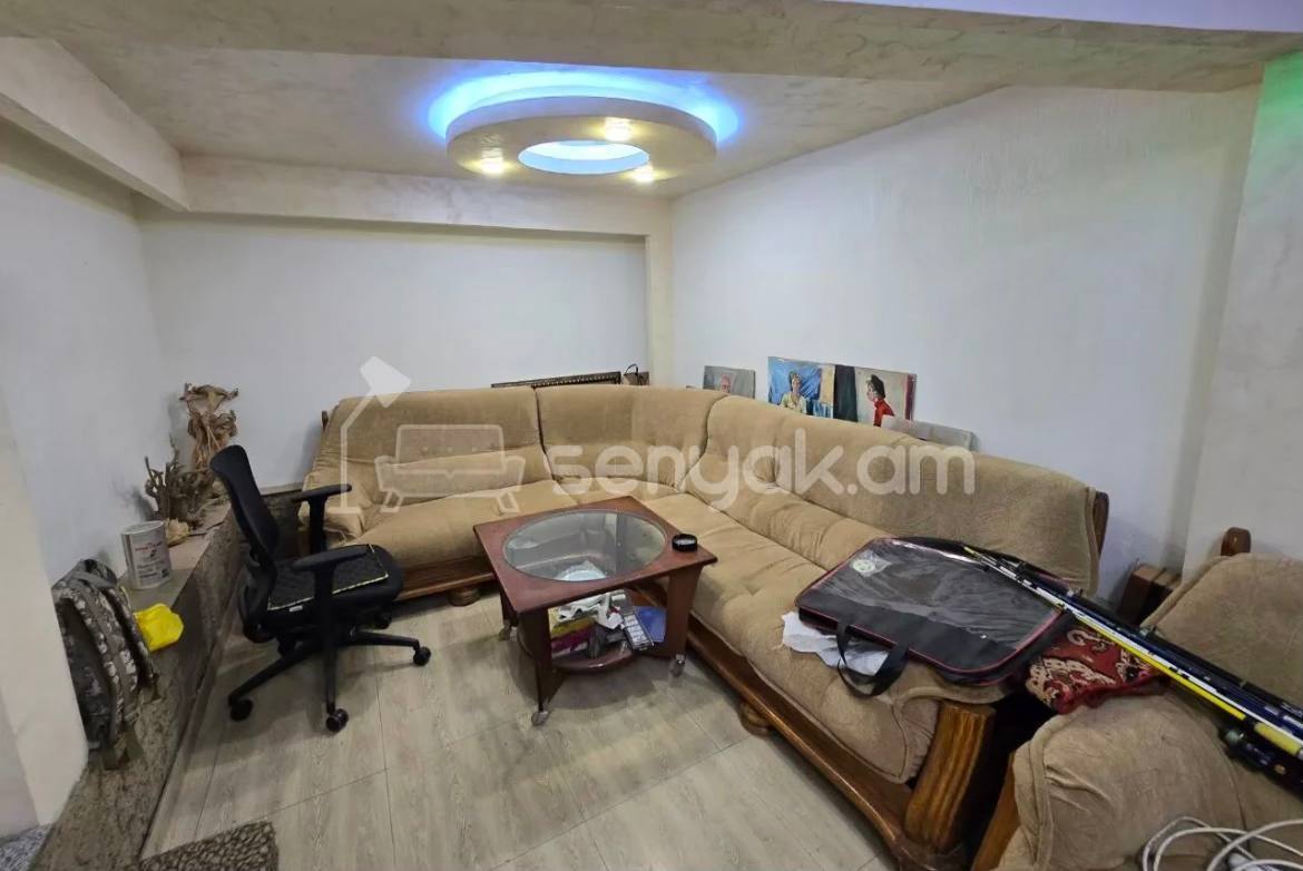 4 Սենյականոց Բնակարան Քարե Շենքում, 91քմ, 1/4 հարկ, Կապիտալ Վերանորոգված