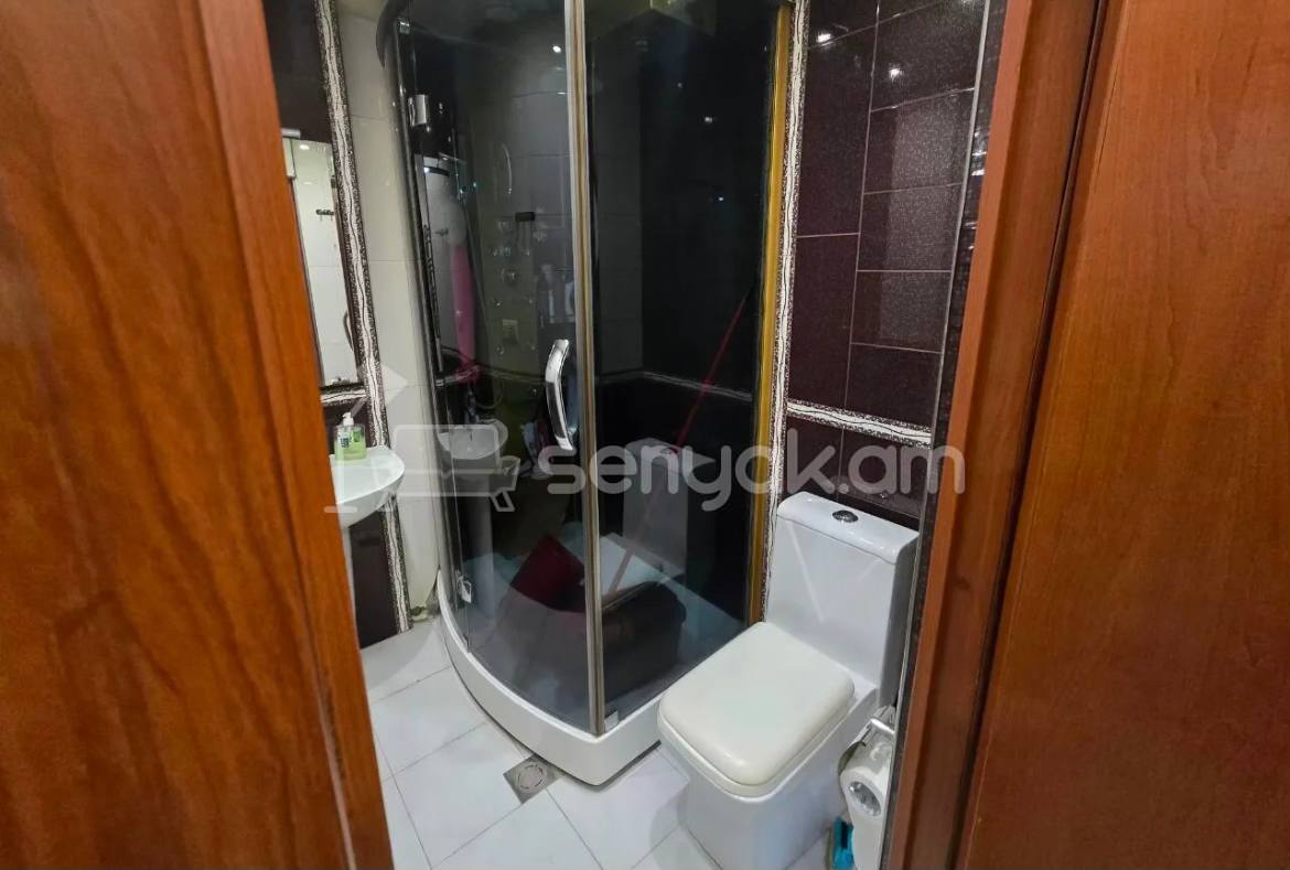 4 Սենյականոց Բնակարան Քարե Շենքում, 91քմ, 1/4 հարկ, Կապիտալ Վերանորոգված