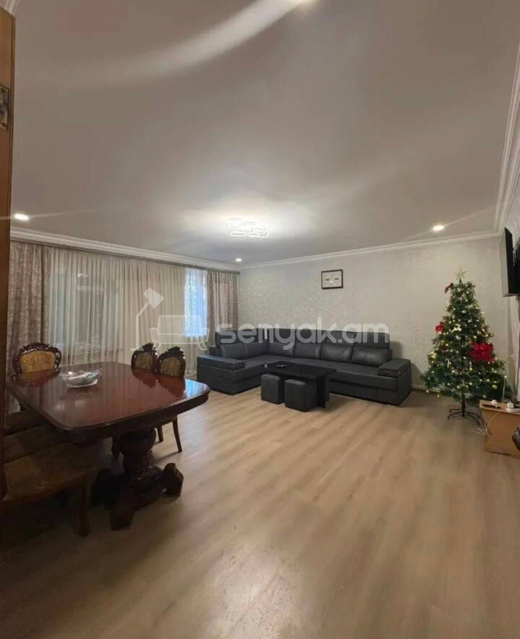 3 Սենյականոց Բնակարան Քարե Շենքում, 100քմ, 2/5 հարկ, Նորմալ Վիճակում