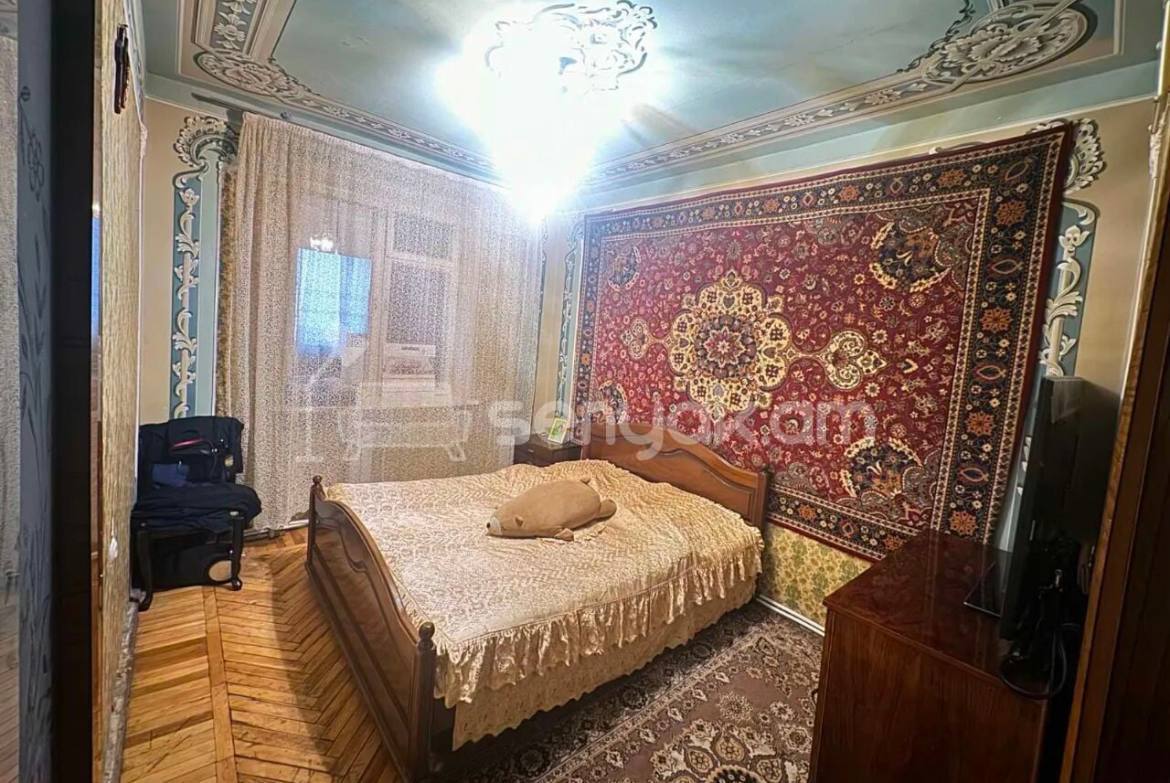 3 Սենյականոց Բնակարան Քարե Շենքում, 100քմ, 2/5 հարկ, Նորմալ Վիճակում