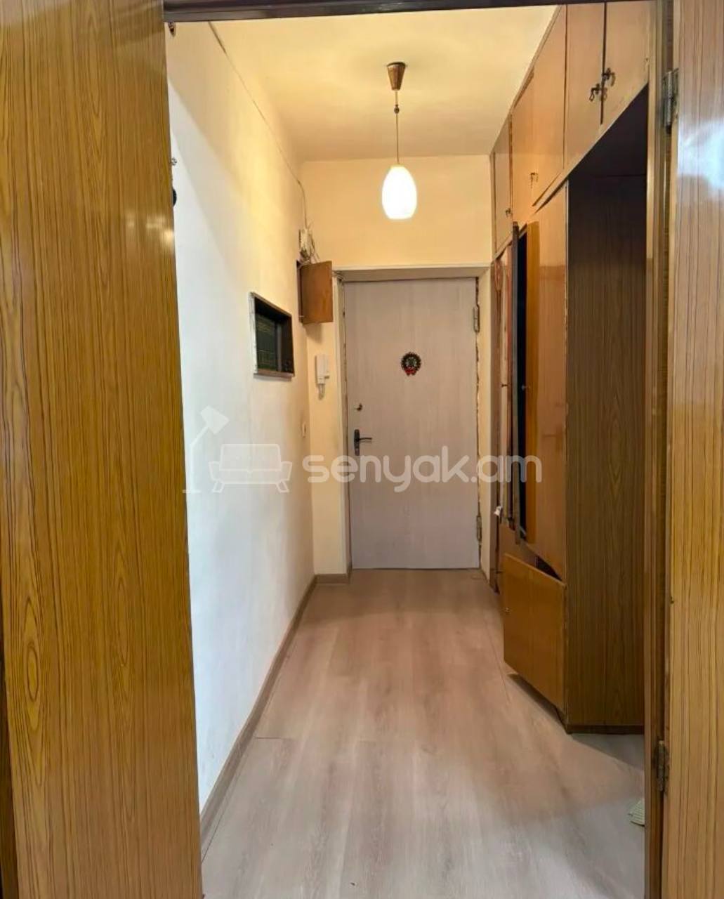 3 Սենյականոց Բնակարան Քարե Շենքում, 100քմ, 2/5 հարկ, Նորմալ Վիճակում