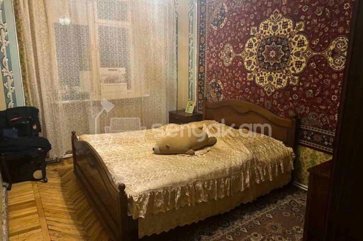 3 Սենյականոց Բնակարան Քարե Շենքում, 100քմ, 2/5 հարկ, Նորմալ Վիճակում