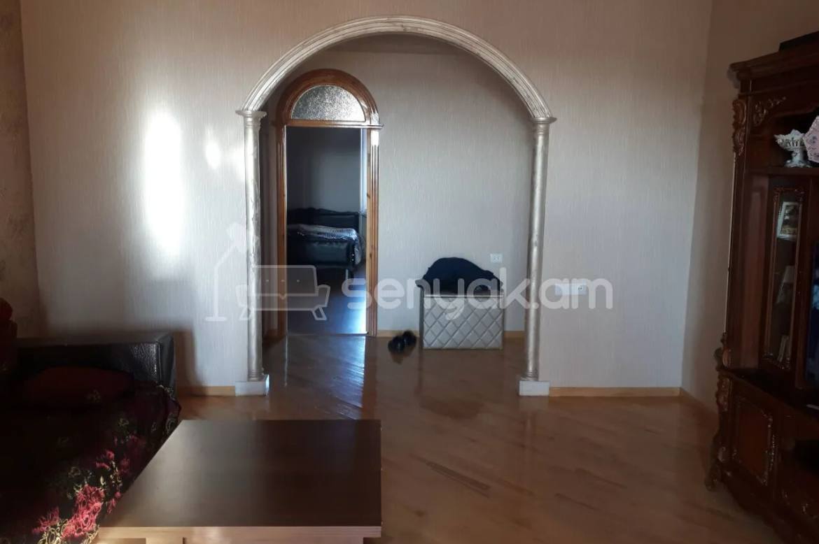 3 Սենյականոց Բնակարան Քարե Շենքում, 98քմ, 6/6 հարկ, Կապիտալ Վերանորոգված