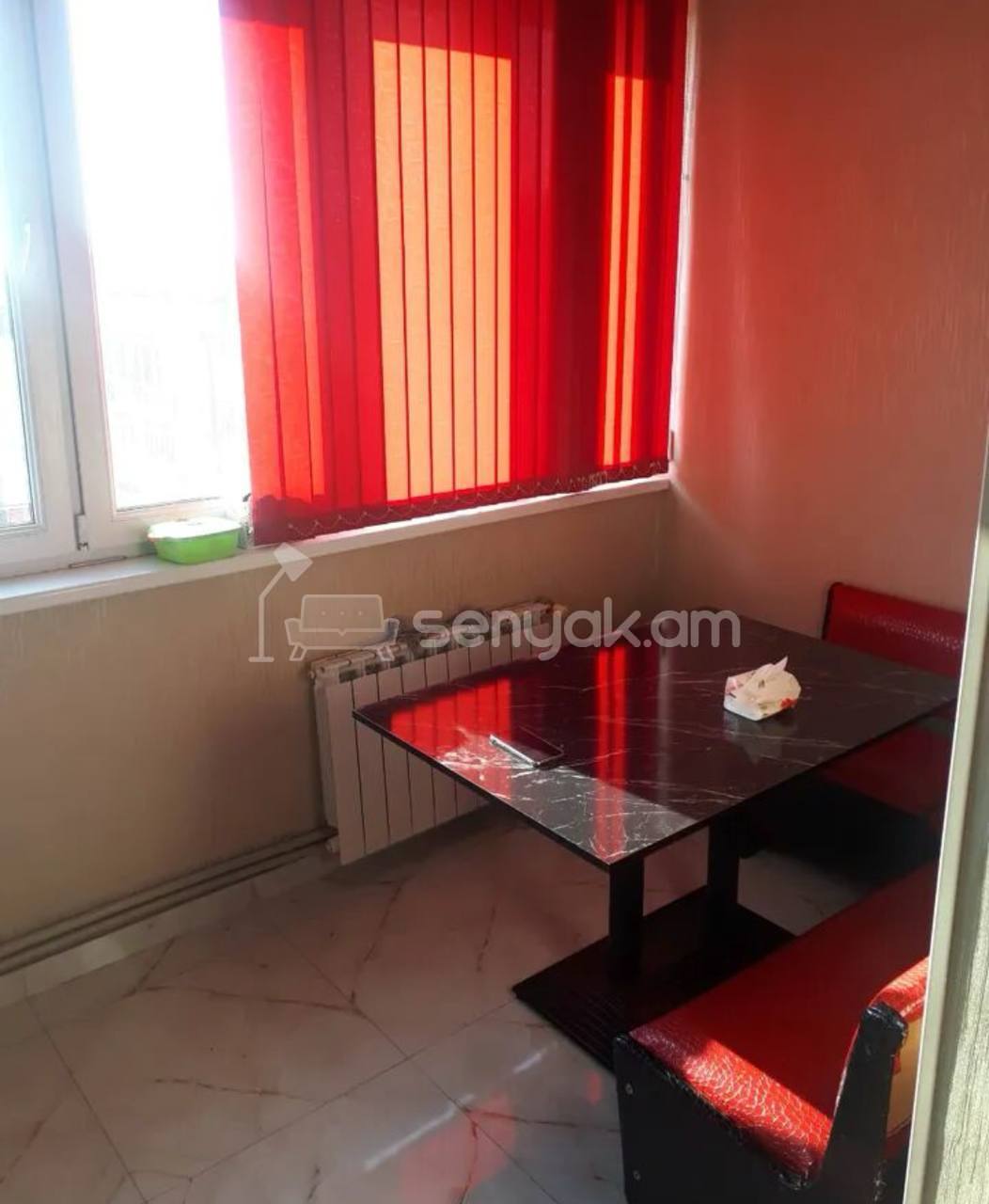 3 Սենյականոց Բնակարան Քարե Շենքում, 98քմ, 6/6 հարկ, Կապիտալ Վերանորոգված