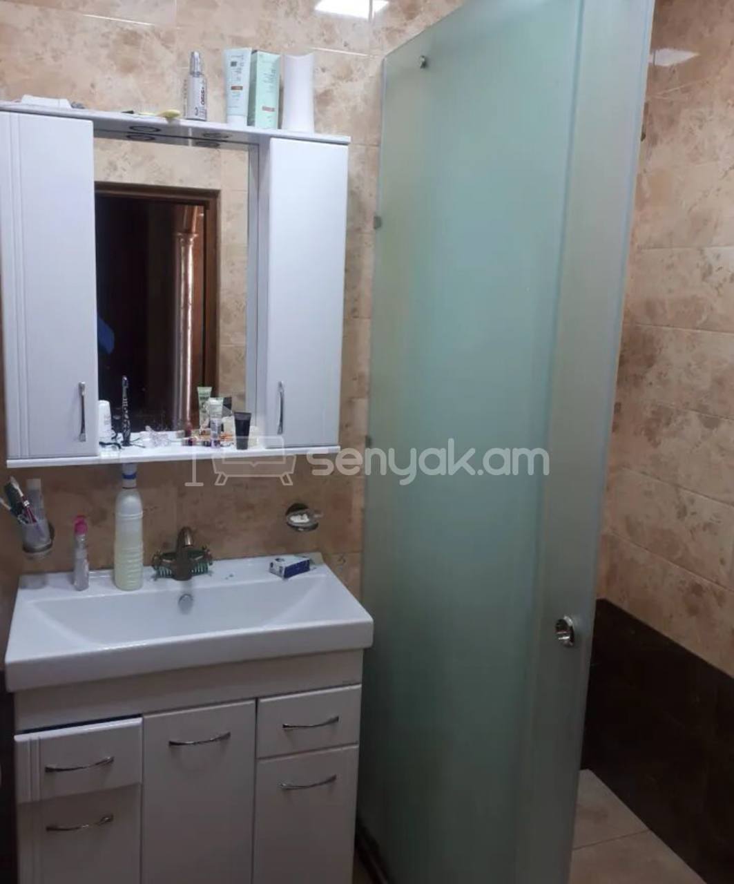 3 Սենյականոց Բնակարան Քարե Շենքում, 98քմ, 6/6 հարկ, Կապիտալ Վերանորոգված