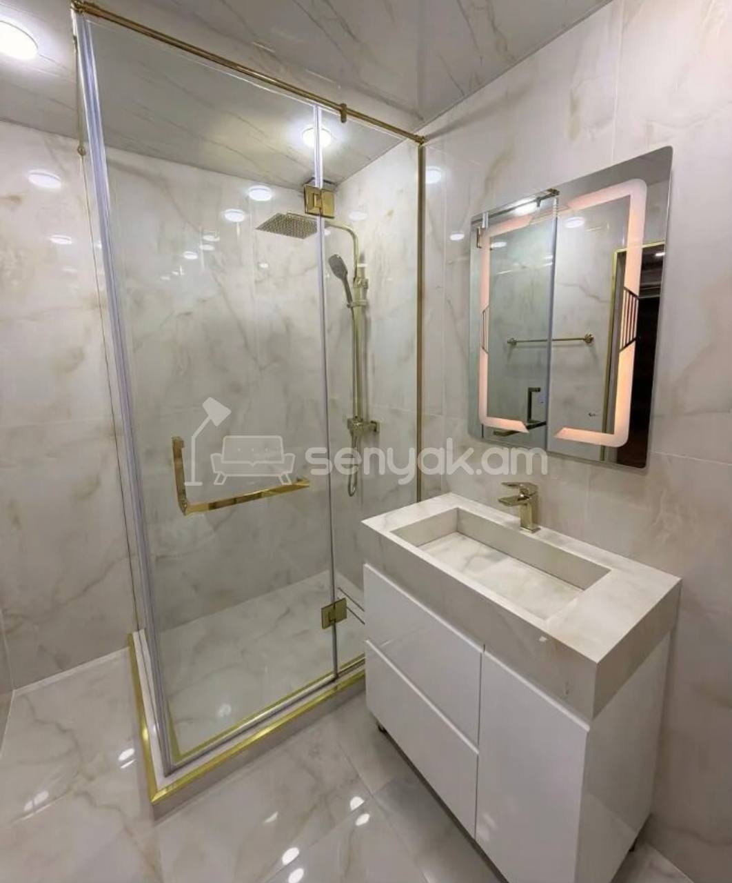 4 Սենյականոց Բնակարան Քարե Շենքում, 100քմ, 2/5 հարկ, Կապիտալ Վերանորոգված