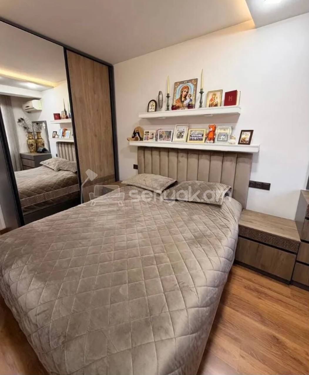 4 Սենյականոց Բնակարան Քարե Շենքում, 100քմ, 2/5 հարկ, Կապիտալ Վերանորոգված