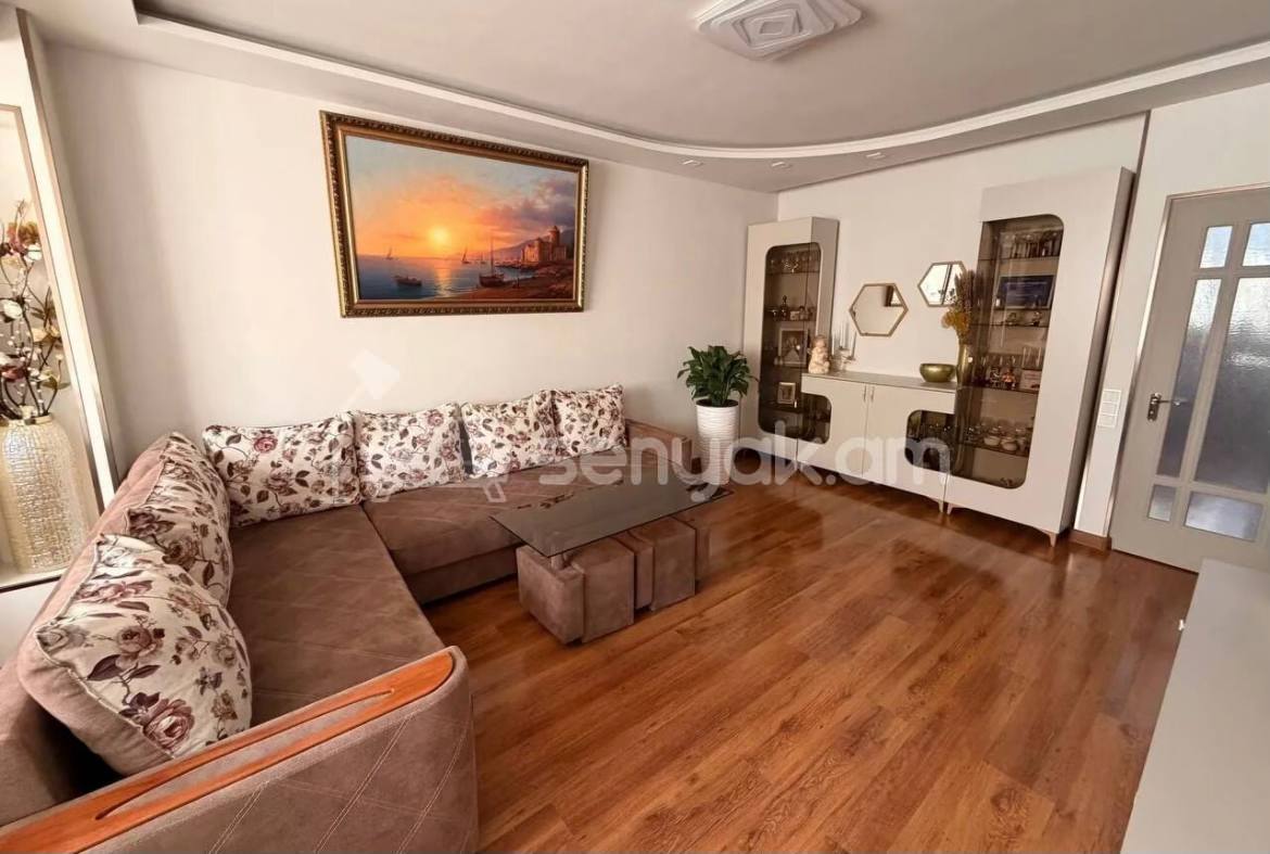 4 Սենյականոց Բնակարան Քարե Շենքում, 100քմ, 2/5 հարկ, Կապիտալ Վերանորոգված