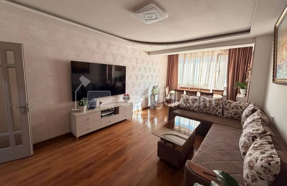 4 Սենյականոց Բնակարան Քարե Շենքում, 100քմ, 2/5 հարկ, Կապիտալ Վերանորոգված