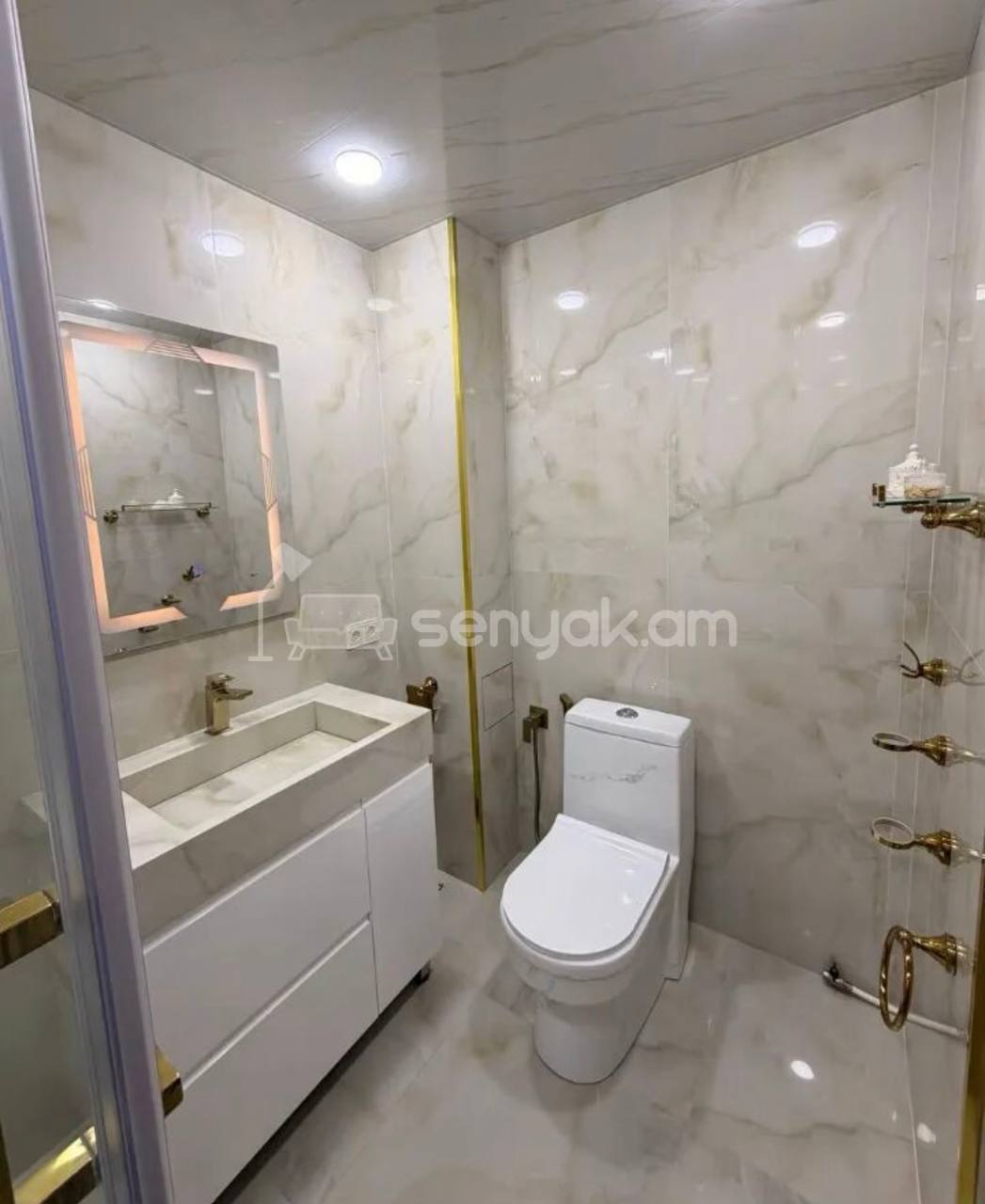 4 Սենյականոց Բնակարան Քարե Շենքում, 100քմ, 2/5 հարկ, Կապիտալ Վերանորոգված