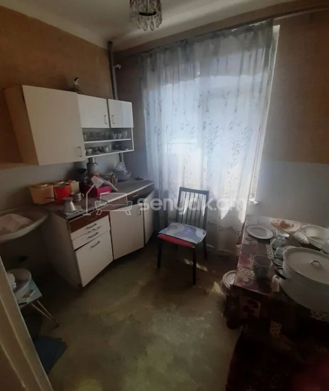 1 Սենյականոց Բնակարան Քարե Շենքում, 31քմ, 2/4 հարկ, Պետական Վիճակում