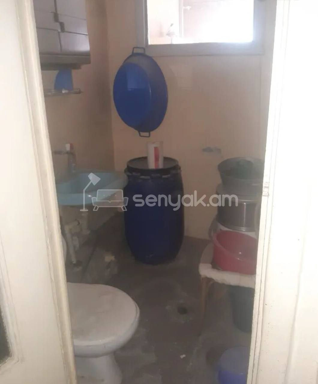 1 Սենյականոց Բնակարան Քարե Շենքում, 31քմ, 2/4 հարկ, Պետական Վիճակում