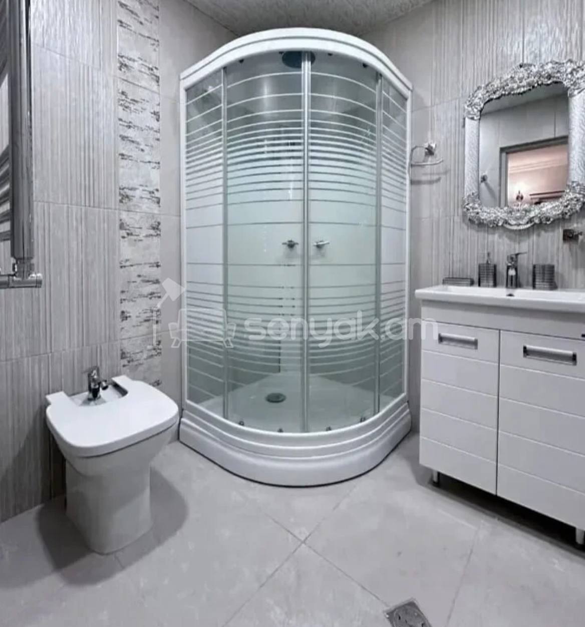 4 Սենյականոց Բնակարան Քարե Շենքում, 93քմ, 2/5 հարկ, Դիզայներական Վերանորոգված