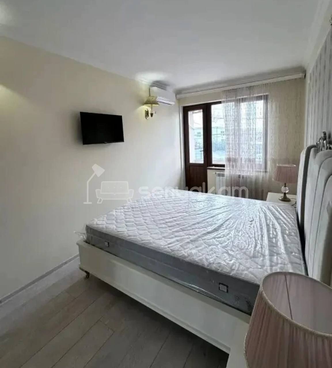 4 Սենյականոց Բնակարան Քարե Շենքում, 93քմ, 2/5 հարկ, Դիզայներական Վերանորոգված