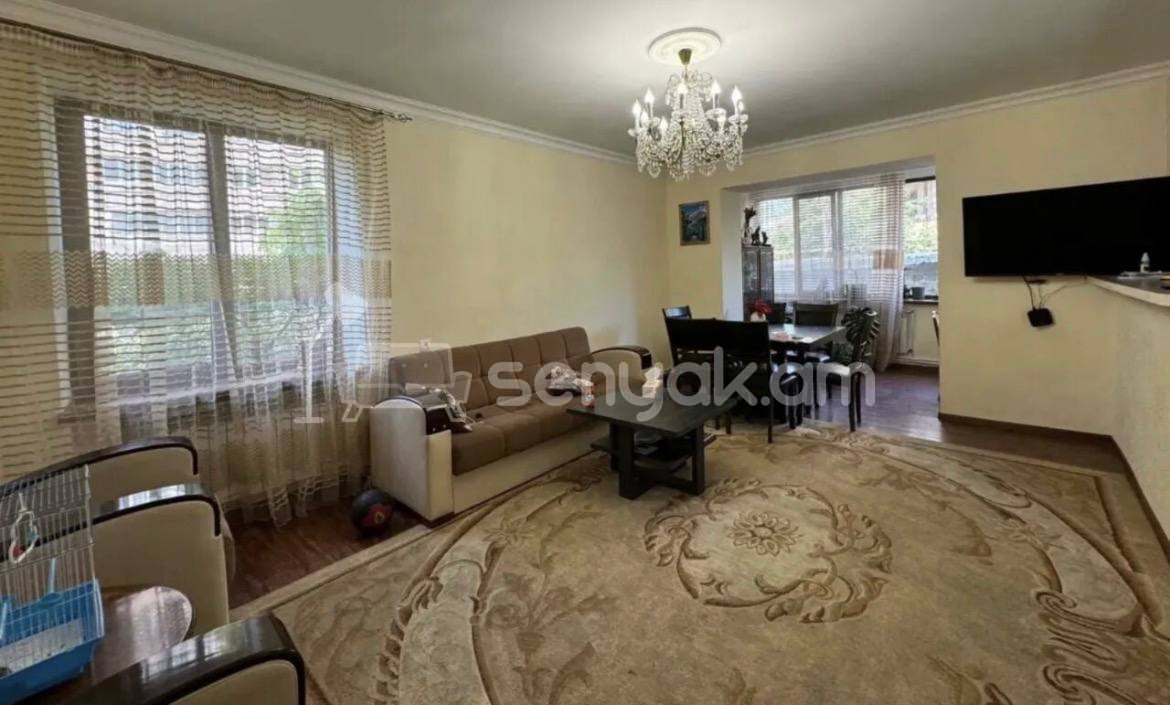 4 Սենյականոց Բնակարան Քարե Շենքում, 107քմ, 1/5 հարկ, Կապիտալ Վերանորոգված