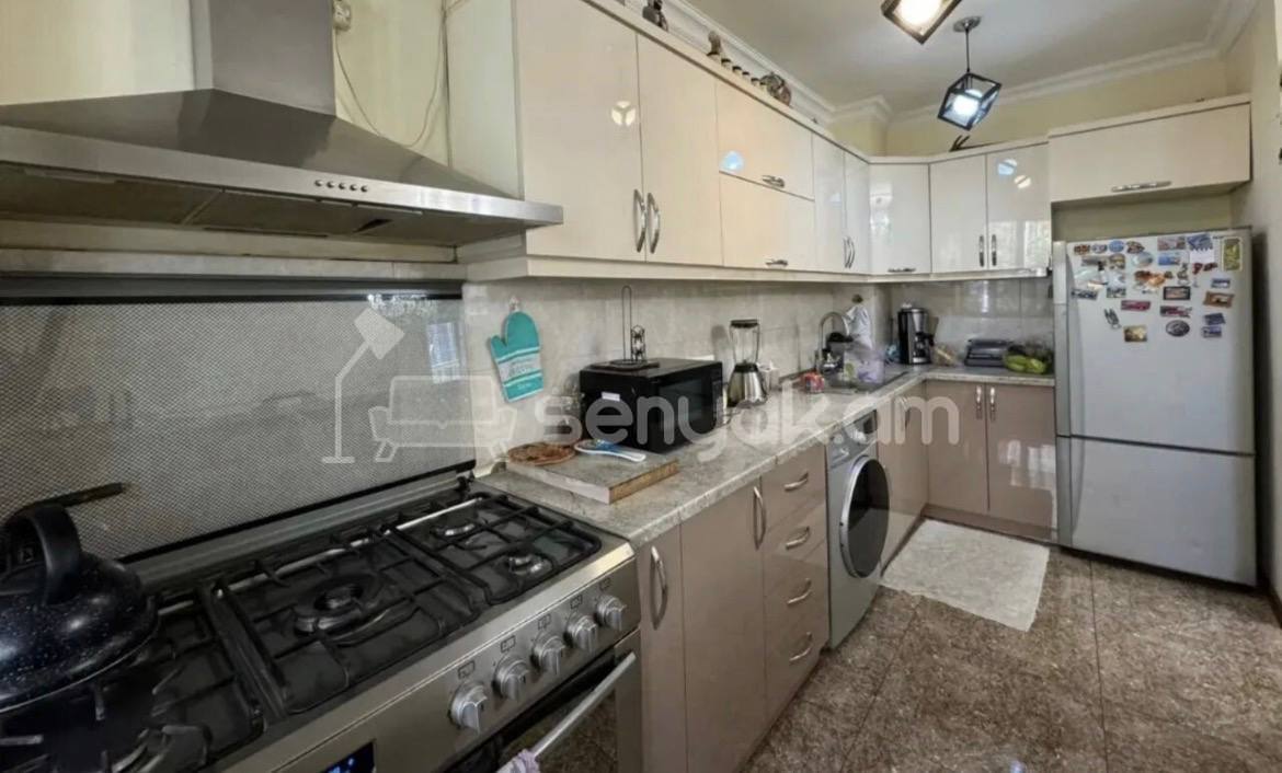 4 Սենյականոց Բնակարան Քարե Շենքում, 107քմ, 1/5 հարկ, Կապիտալ Վերանորոգված