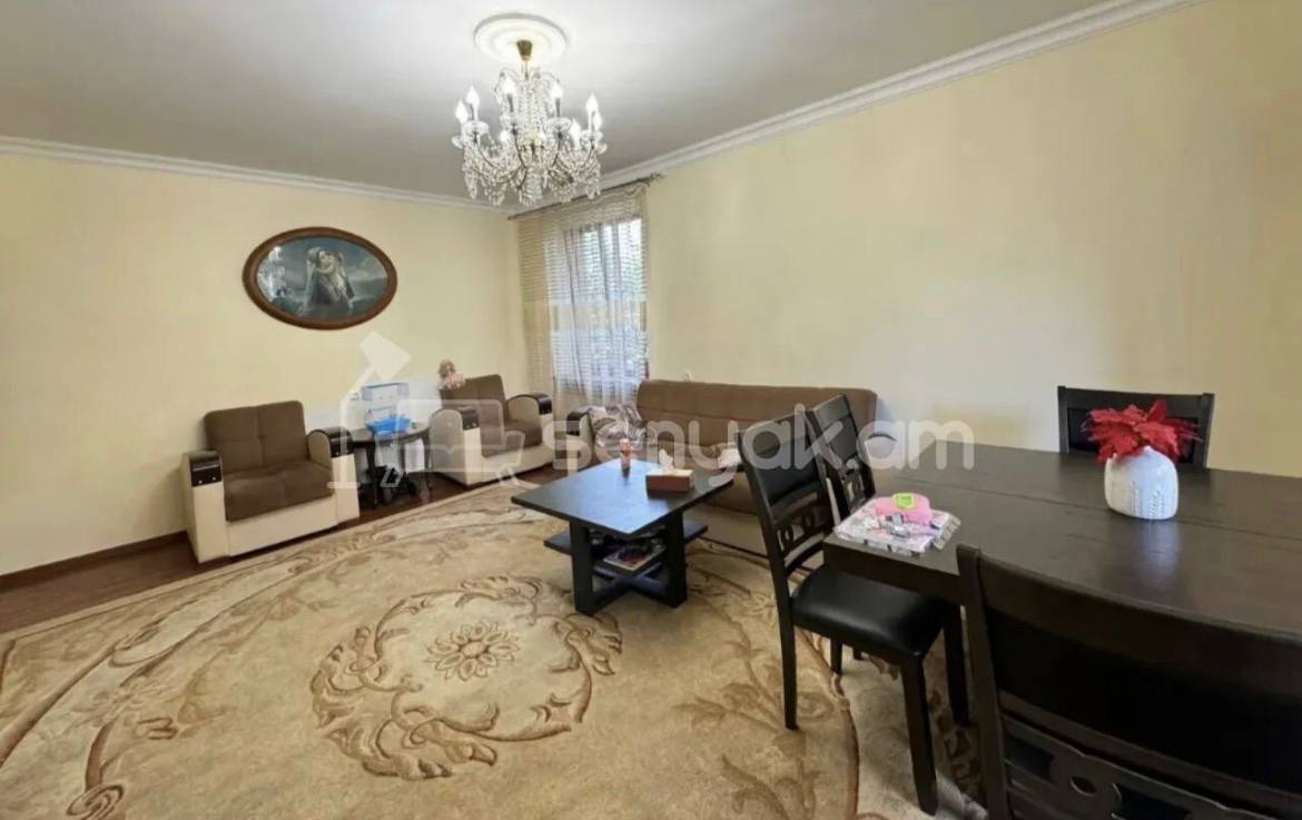 4 Սենյականոց Բնակարան Քարե Շենքում, 107քմ, 1/5 հարկ, Կապիտալ Վերանորոգված