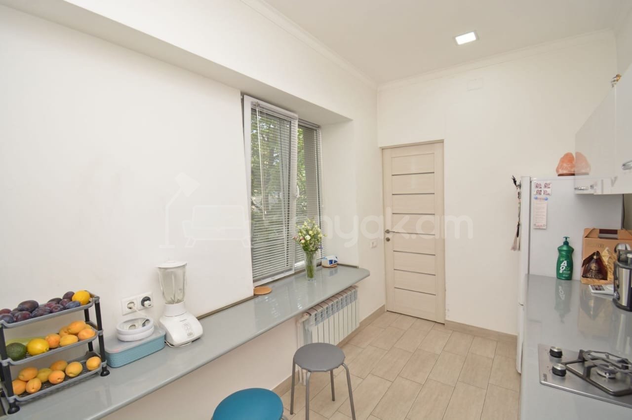 2 Սենյականոց Բնակարան Քարե Շենքում, 52քմ, 2/3 հարկ, Կապիտալ Վերանորոգված